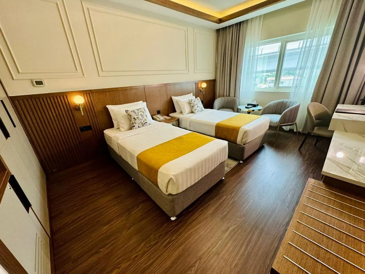 Fortune Plaza Hotel, Dubai Airport Hotel