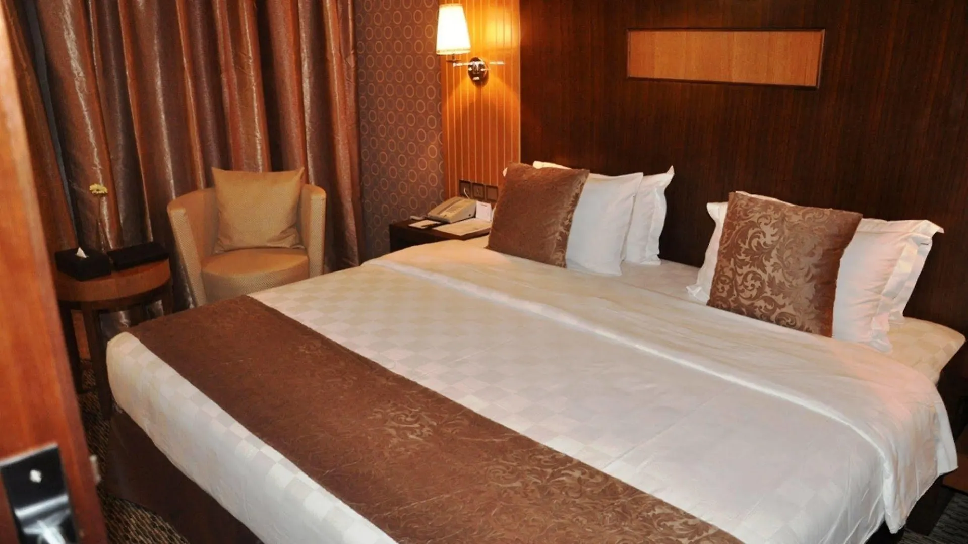 Fortune Plaza Hotel, Dubai Airport Hotel